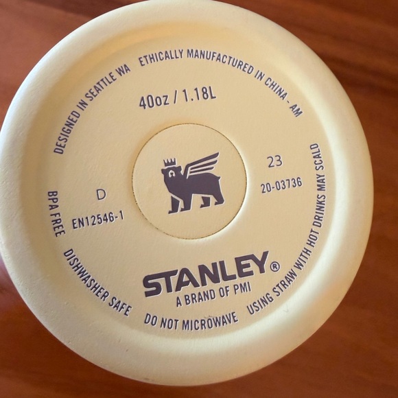 Stanley Yellow Insulated Mug 40 oz - Picture 6 of 6